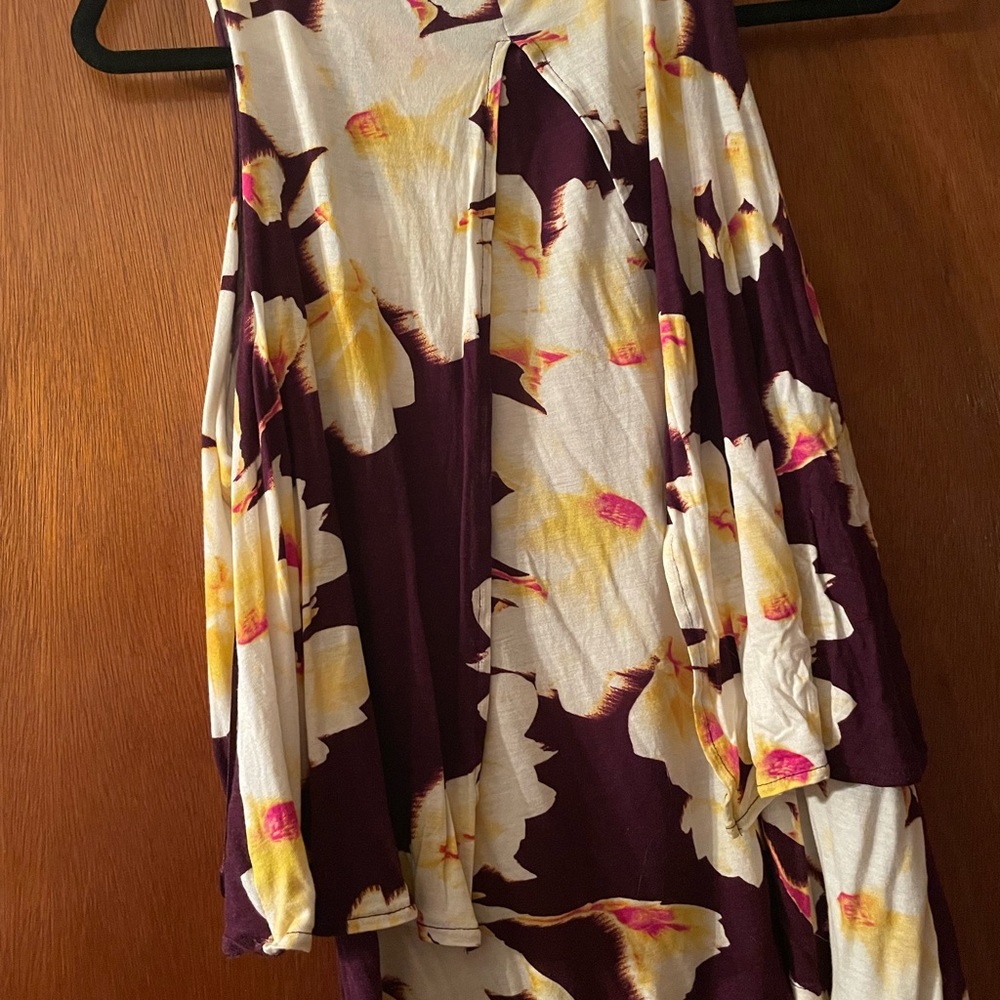 Women’s sleeveless floral shirt